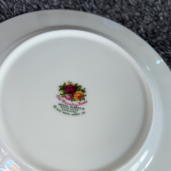 TWO BREAD AND BUTTER DISHES ROYAL ALBERT OLD COUNTRY ROSES 1962 BONE CHINA VTG - Picture 8 of 10